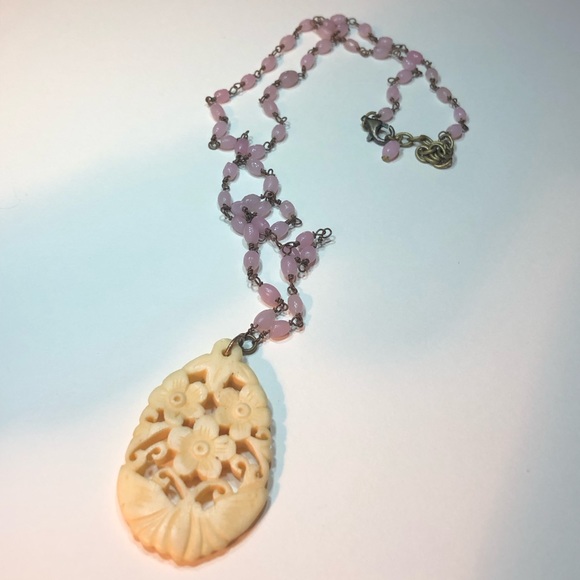 Faux bone necklace - Picture 1 of 11